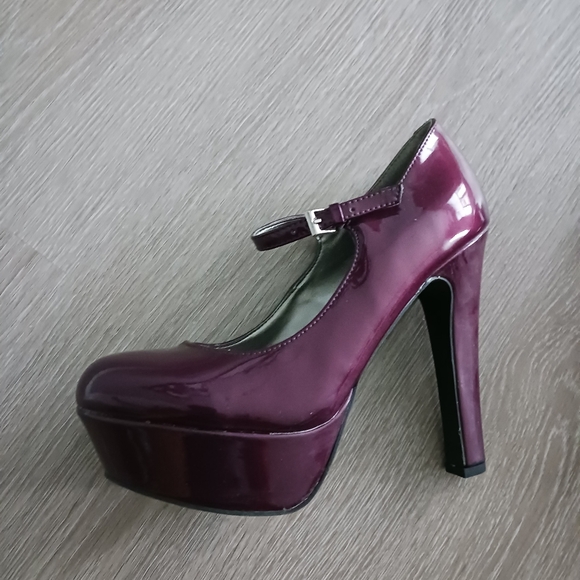 Brand New Guess Platform Maryjanes! - Picture 2 of 5